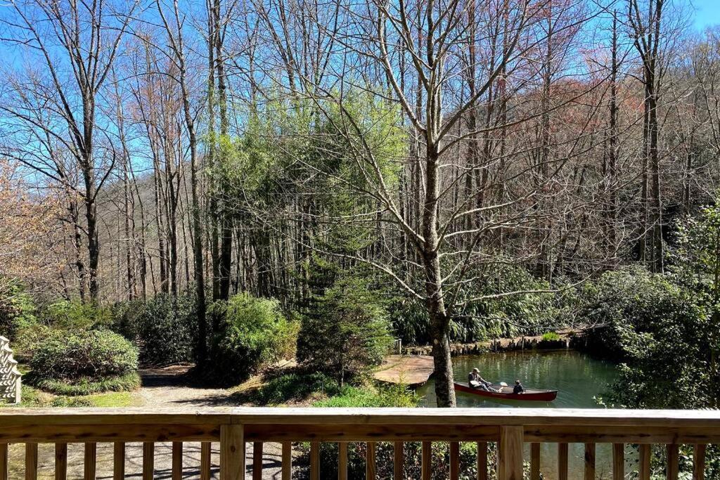 Affittacamere Hideaway At Harvest Moon Sylva Esterno foto